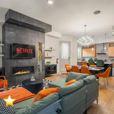 *Incredible Location* |Two King Beds| Free Parking