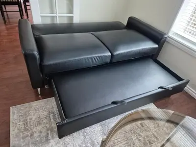 a black leather couch sitting in a living room at Northern Solace, 2 beds, 2 baths, 5 min to airport in Yellowknife