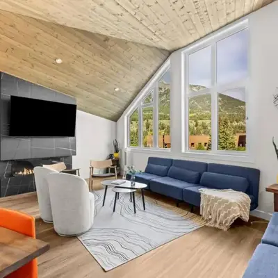 4BR Luxury Mountain Retreat Private HotTub Sleeps 17