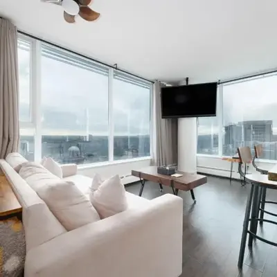 Sub-Penthouse Condo with Jacuzzi Pool Sauna & Gym