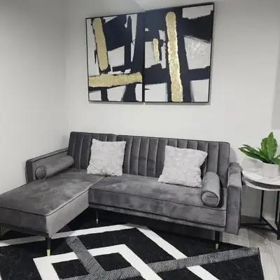 Stylish furnished 2bedroom suite near YYC Airport