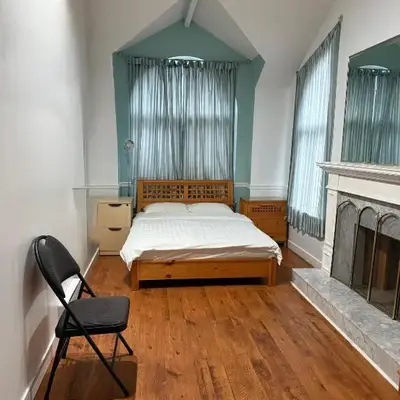 EXTRA Large Suite with Ensuite Bathroom