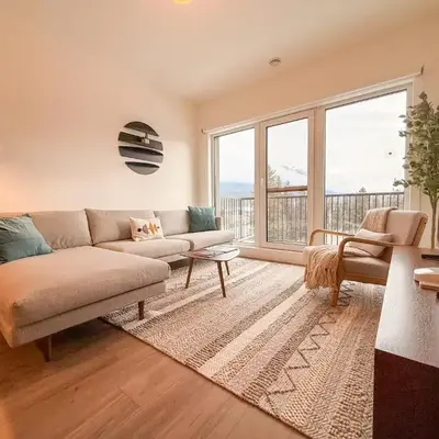 Oso Skyview Suite - DT modern 2 bed