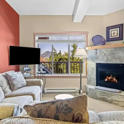 Whispering Pines 3BR Townhouse Views and private Hot Tub