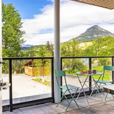 Tranquil 2BR Golden Oasis BBQ