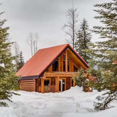 Charming Rustic Cabin Perfect for Groups
