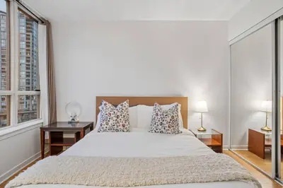 Gallery image of Queen Bed/Sauna/Pool/Gym/Wi-Fi/Sleeps four Guests! in Vancouver