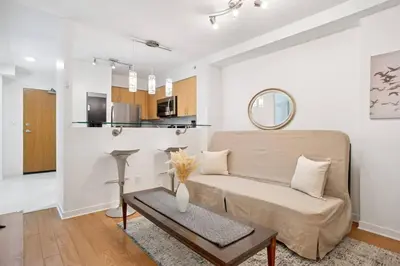 Gallery image of Queen Bed/Sauna/Pool/Gym/Wi-Fi/Sleeps four Guests! in Vancouver