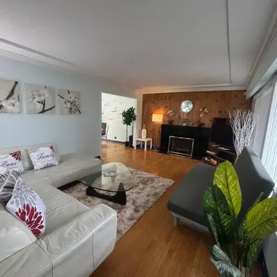 Charming Bright 3BR House - Upper Level Suite