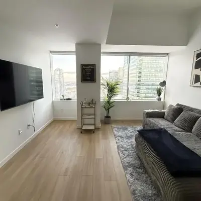 Luxury Downtown One Bedroom with Skyline Views and Free Parking