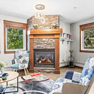 2BR MTN Canmore Retreat with Private Balcony