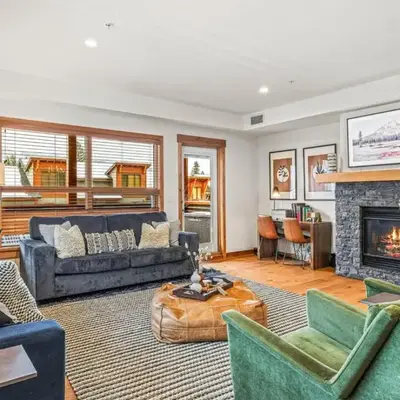 Luxury 1750sf Condo In DT Canmore Sleeps 10