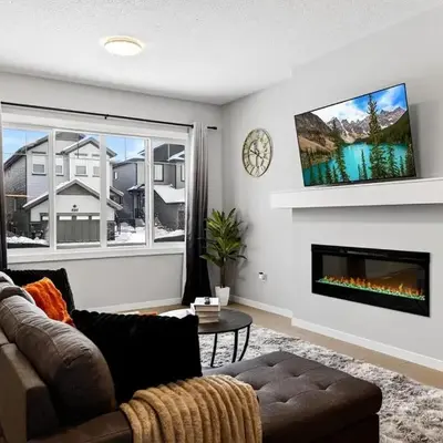 modern 3bedroom space sleeps 6 free parking