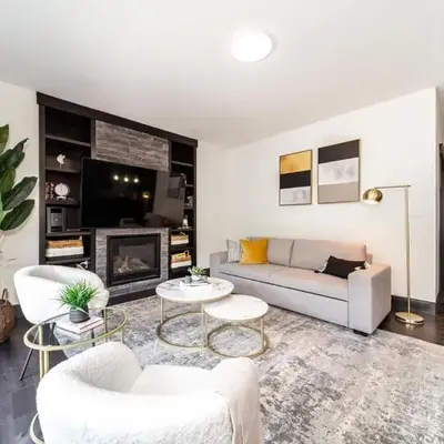 Luxury Sleeps 10 King bed Jacuzzi 10 Min to West Edmonton Mall