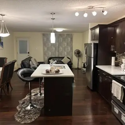 Modern Vacation Home Near West Edmonton Mall