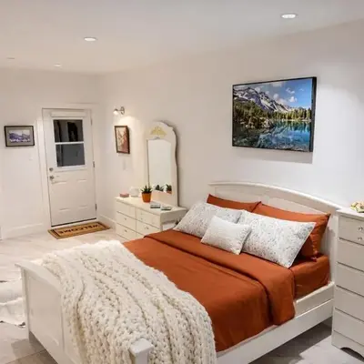 Cozy Deep Cove Retreat Near Quarry Rock Hike