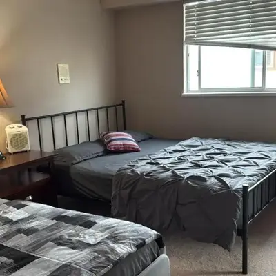 Surrey- Delta Budget Guest House - Private Rooms & Suites