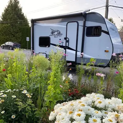 Warm new Jayco trailer with comfy queen bed
