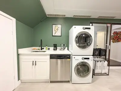 a kitchen with a washing machine and a washer and dryer at Vancouver UBC 3BD Garden Suite in Vancouver