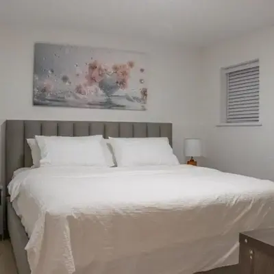 4615 Inverness Street Vancouver King And Queen size 2 Bedrooms Suite with Private Entry