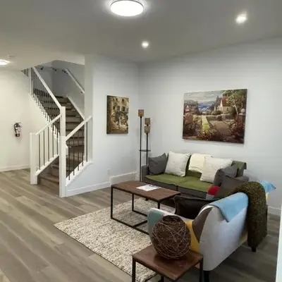 Slice of Heaven! 3 Bdrm Duplex 10 minutes drive to Spruce Meadows