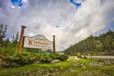a sign for the kimberley historic resort at Polaris Lodge by StayIn in Kimberley