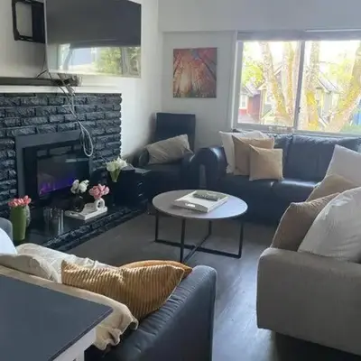 Quiet-comfy 3 bedroom house on a tree lined street in Kitsilano