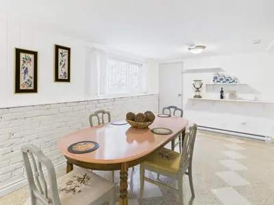 Gallery image of The Hawthorne House Hideaway in Oak Bay