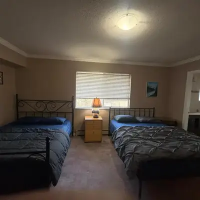 North Delta Budget Stay - Scott Road - Free Parking & Fast WiFi