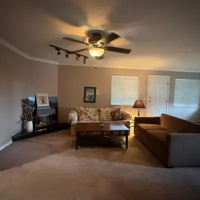 Budget Stay Near Scott Road - Transit