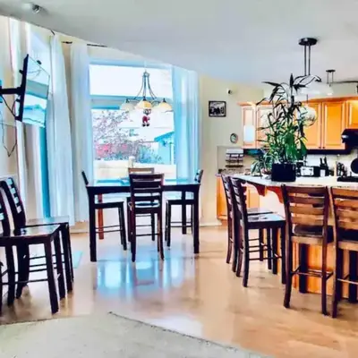 Spacious 3BR Retreat w-Hot Tub Ravine Sleeps 9