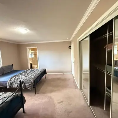 Cozy Private Queen room Scott Rd
