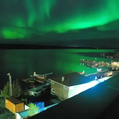 See Aurora and lake from EVERY room - 2bd 2bth