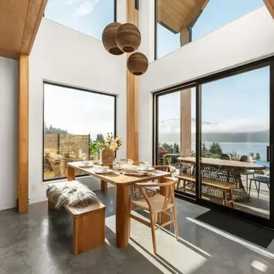 Hot Tub & Amazing Ocean View -The Simple Peak - Non pet friendly