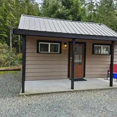 Rustic Rainforest Cabin for 2 - Peaceful - Pet Friendly