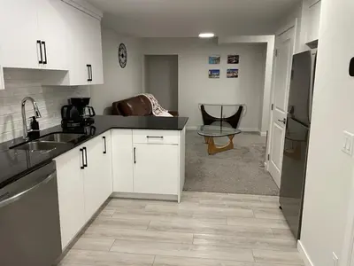 Gallery image of Modern Comfort in NW Calgary in Calgary