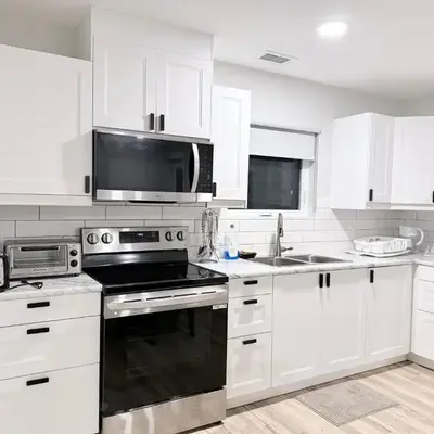 Private 1BR Suite with Kitchen