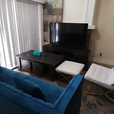 Vancouver Townhouse Modern 2-Bedroom Retreat in the Heart of Downtown