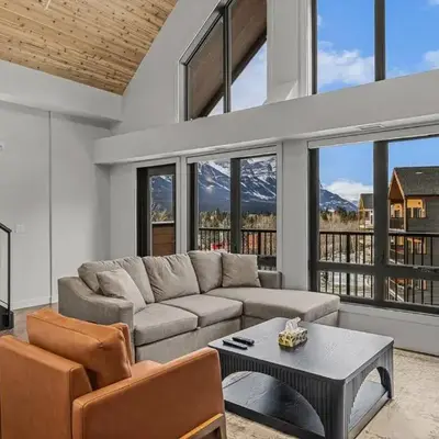 Penthouse Loft| 2BD| Mountain Views| Pool + HotTub