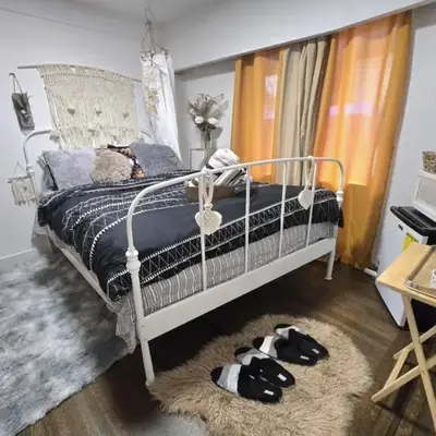 Bohemian Theme Private Room near Metrotown Mall with private parking