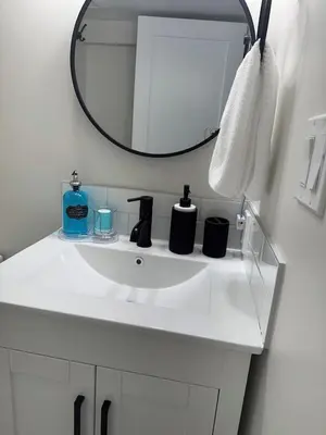 a bathroom with a white sink and a mirror at Rosie Cozy Retreat in Victoria