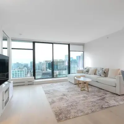 Luxury High Rise at Gastown Near BC Place