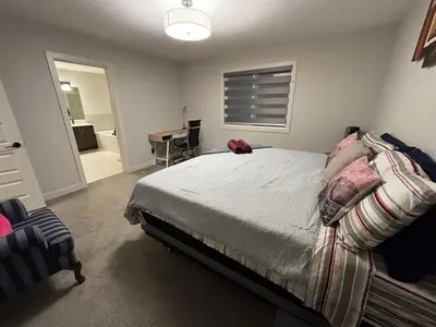 a bedroom with a bed and a desk in it at Luxury 3bedroom House with Kingsize Master bedroom in Airdrie