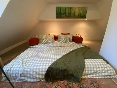 a bedroom with a large bed in a room at Retreat to Quail Cottage in Chemainus