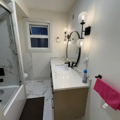 Downtown Vancouver Cozy Room - Near SkyTrain