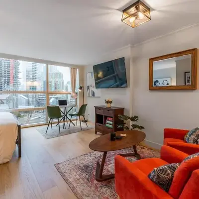 Beautiful Downtown Studio with Parking