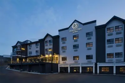 a rendering of the primetime hotel at night at Doubletree By Hilton West Kelowna in West Kelowna