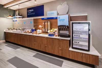 an apple store with a counter with an appleasteryasteryasteryasteryasteryasteryastery at Holiday Inn Express Vancouver-Metrotown (Burnaby) in Burnaby