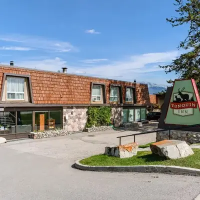 Tonquin Inn