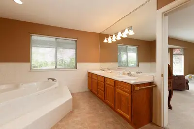 a bathroom with a tub and two sinks and a bath tub at Muchen Villa in Delta